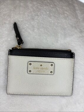 kate spade White and Black Leather Zip Card Case with Gold Plaque